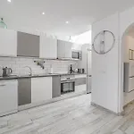 3 Bedrooms In Island Village Pool View *