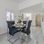 3 Bedrooms In Island Village Pool View 阿德耶