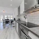 3 Bedrooms In Island Village Pool View 阿德耶