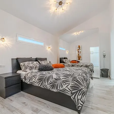 公寓 3 Bedrooms In Island Village Pool View 阿德耶