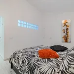 3 Bedrooms In Island Village Pool View شقة *