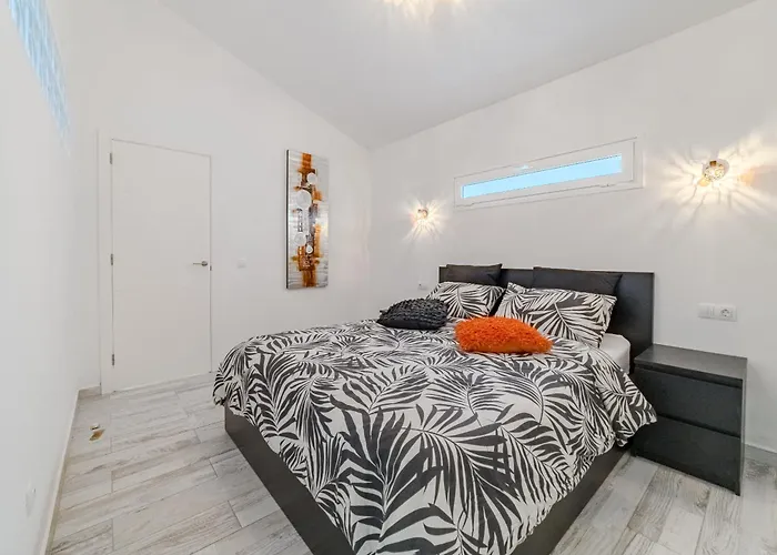 3 Bedrooms In Island Village Pool View