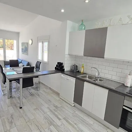 3 Bedrooms In Island Village Pool View *
