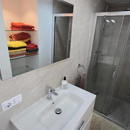 3 Bedrooms In Island Village Pool View