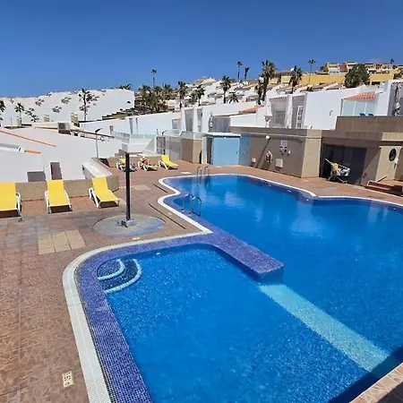 3 Bedrooms In Island Village Pool View Apartment *