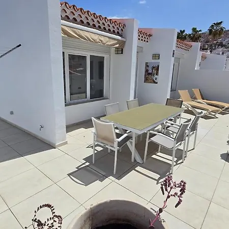 Apartment 3 Bedrooms In Island Village Pool View *