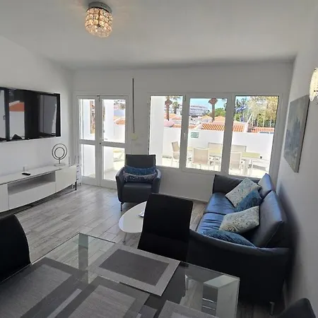 Apartment 3 Bedrooms In Island Village Pool View *