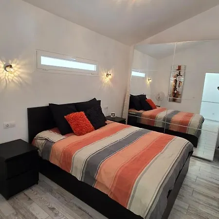 3 Bedrooms In Island Village Pool View Apartment *