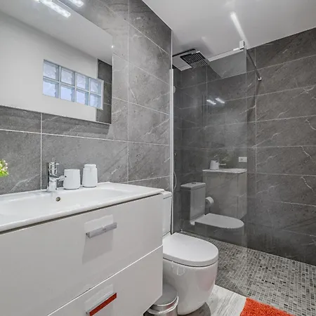 3 Bedrooms In Island Village Pool View شقة *