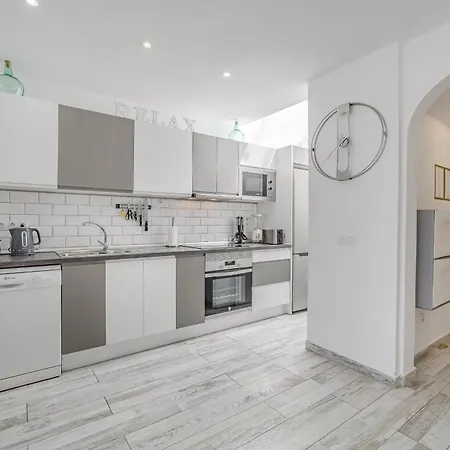 3 Bedrooms In Island Village Pool View *