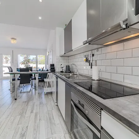 3 Bedrooms In Island Village Pool View أذيخي