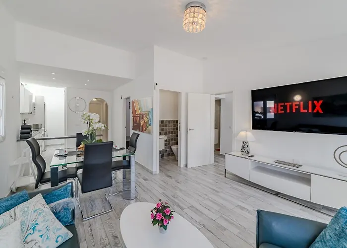 3 Bedrooms In Island Village Pool View