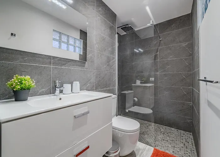 3 Bedrooms In Island Village Pool View Apartment *