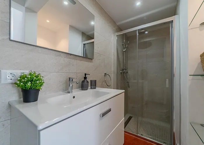 3 Bedrooms In Island Village Pool View Apartment *