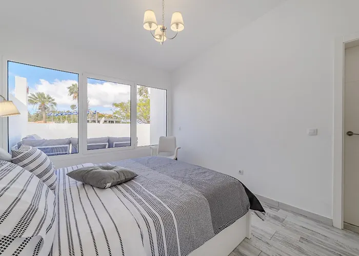 Apartment 3 Bedrooms In Island Village Pool View *