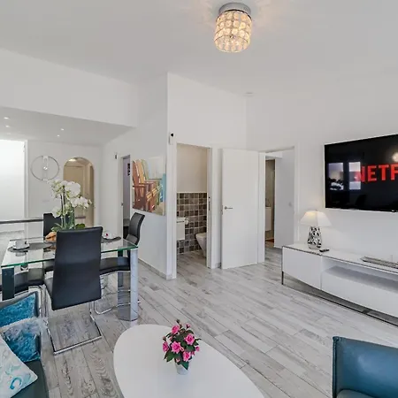 3 Bedrooms In Island Village Pool View